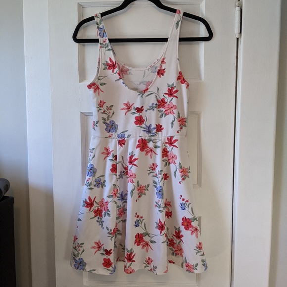 White floral H&M sundress - Picture 2 of 2